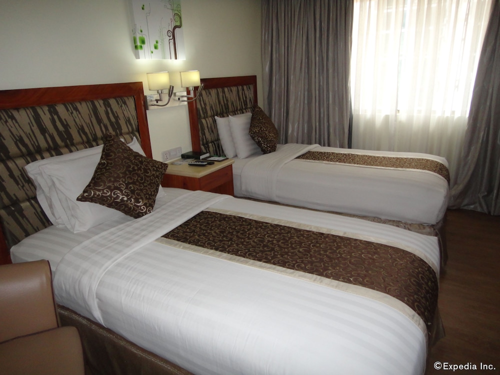 Diamond Suites and Residences 7/38