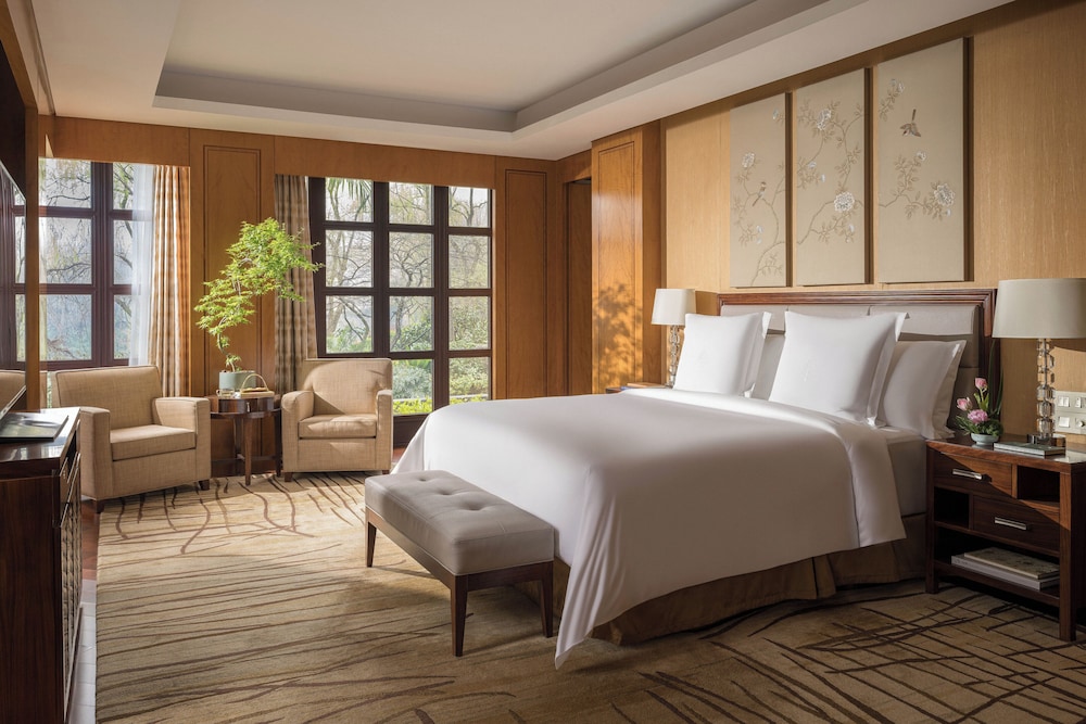WEST LAKE, SUITE