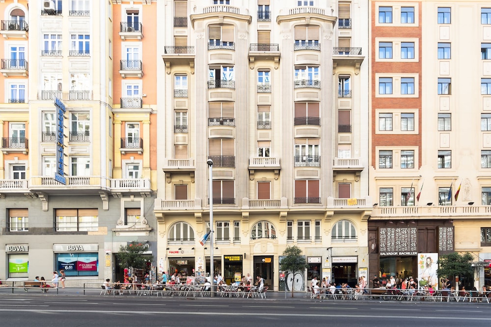 Hostal Gran Via 63 Rooms 1/28