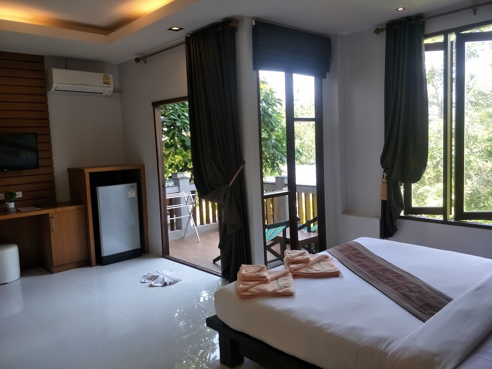 Lanta Intanin Resort 46/64