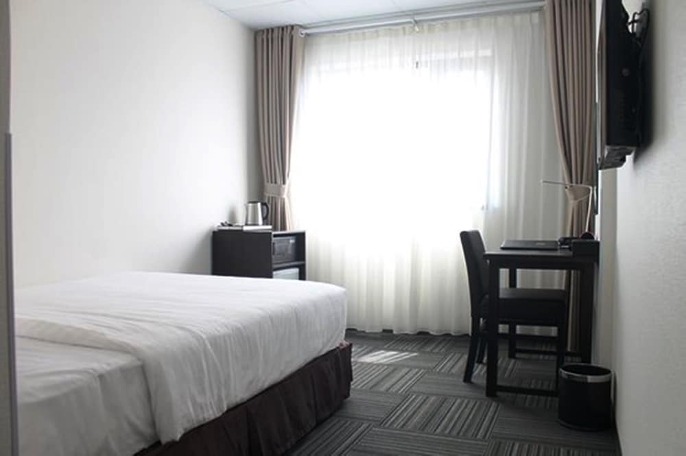 Sakura Hotel 3 9/56