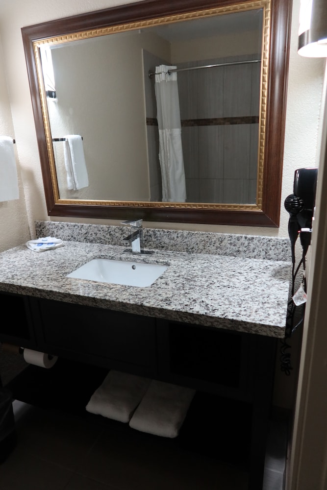 Scottish Inns & Suites White Settlement 28/34