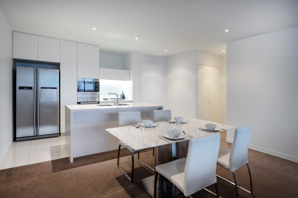 Peppers Broadbeach 58/68