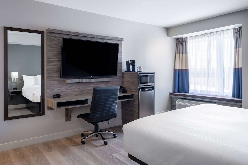 Microtel Inn & Suites by Wyndham Kanata Ottawa West 39/50