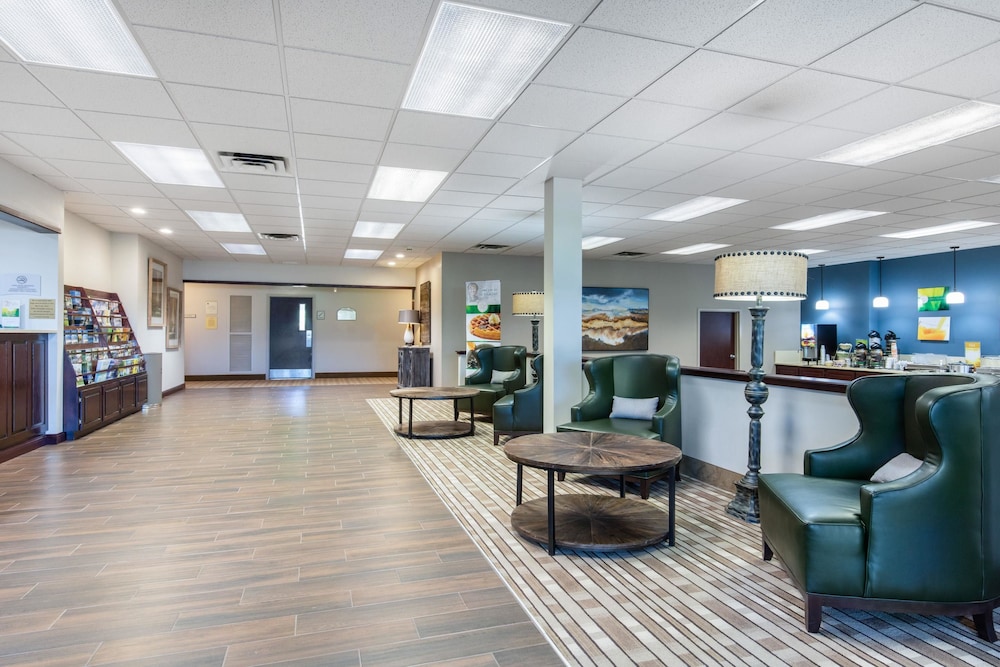 Quality Inn & Suites Mountain Home North 23/34