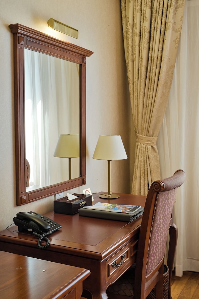 Hotel Grand Saigon 61/73