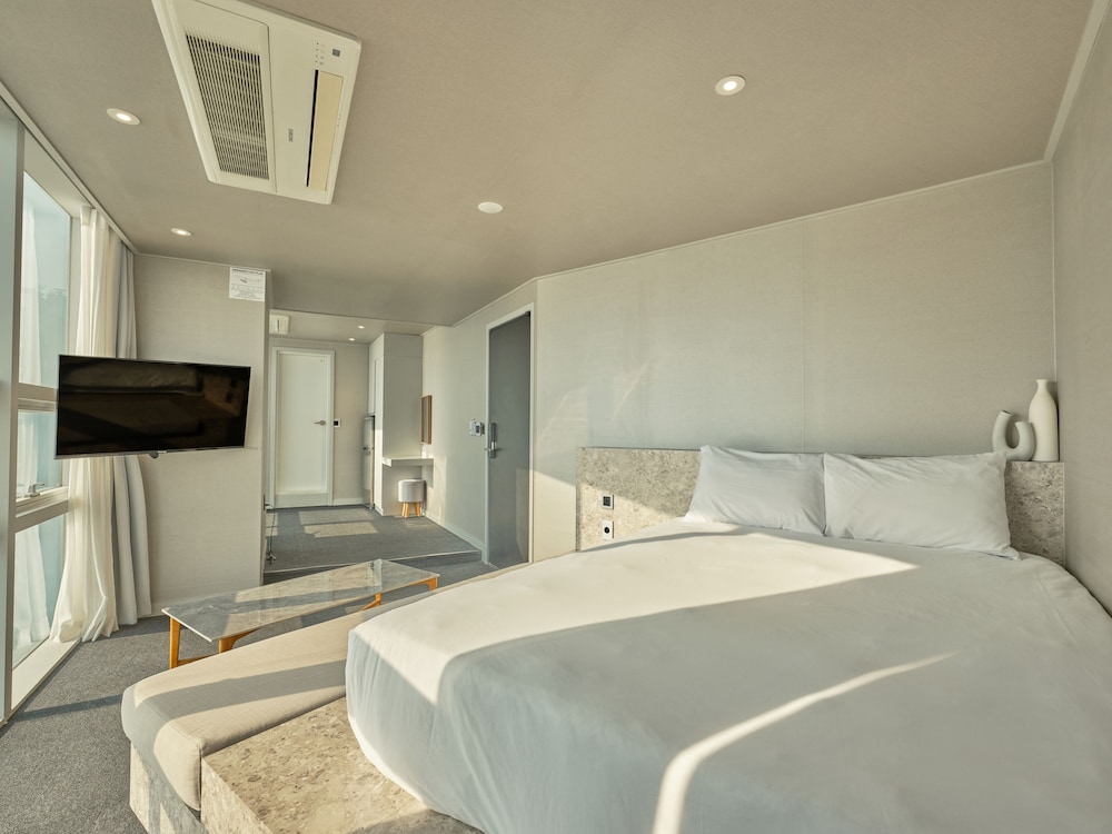 Ocean, Deluxe, Double Bed, Bathtub, Main Building