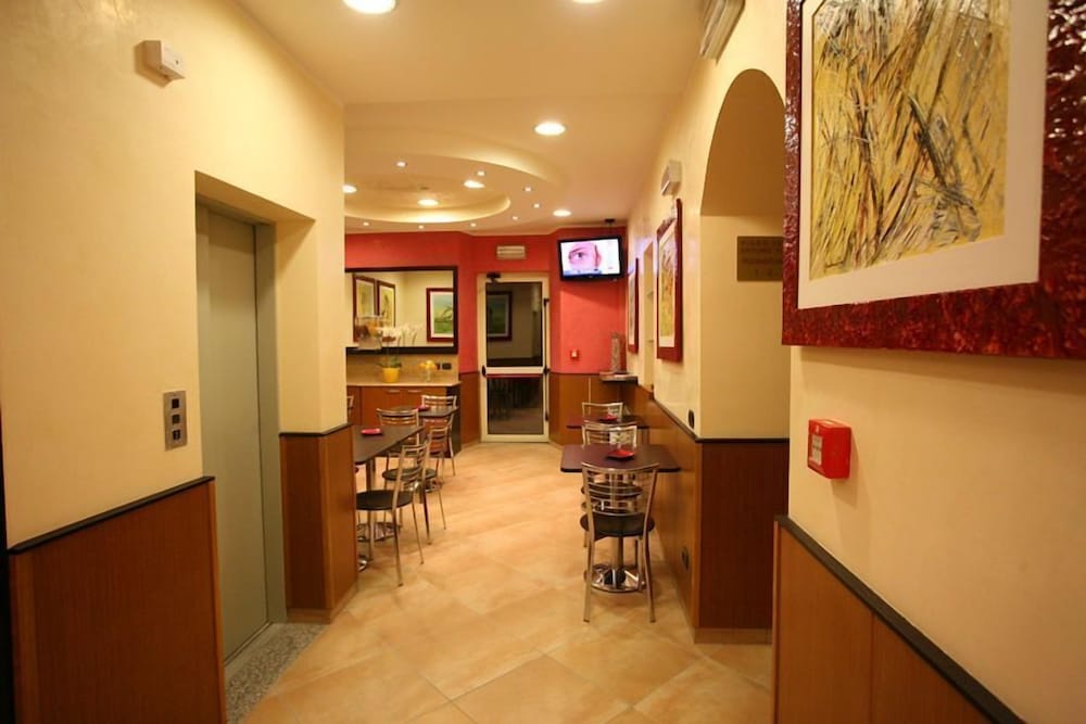 Hotel Della Volta 12/17