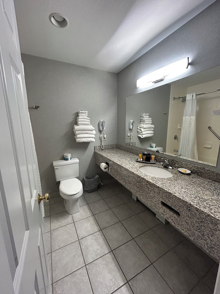 Golden Gables Inn Dazzler Select by Wyndham 55/60