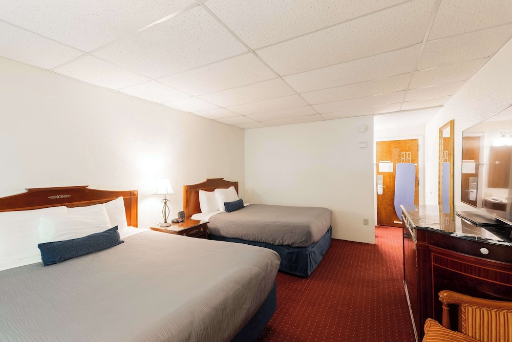 Fireside Inn And Suites 29/64
