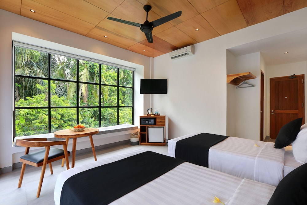 DELUXE, SUITE, GARDEN VIEW