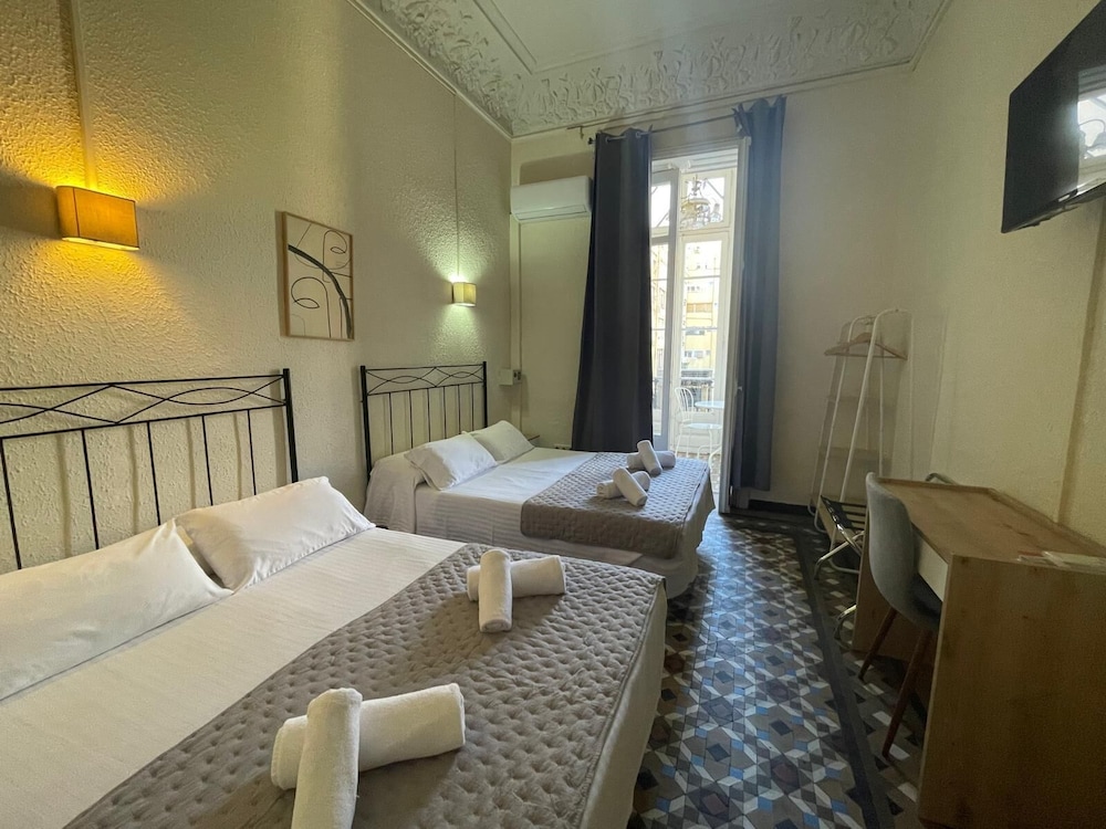 Hostal Balmes Centro 26/50