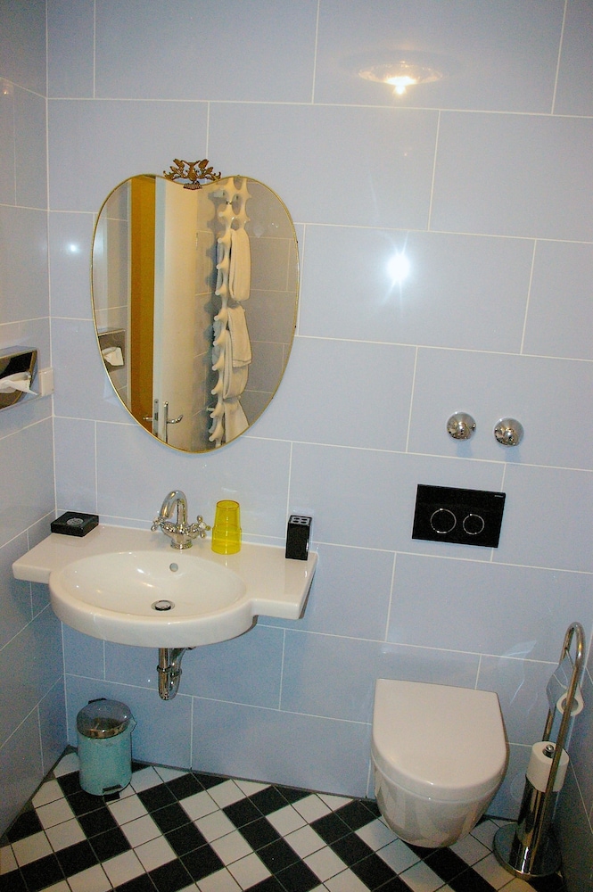 The Suite Hotel 52/59