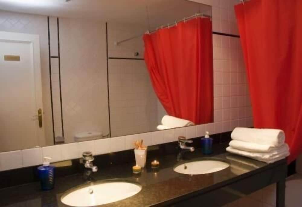 Petit Hotel 45/48