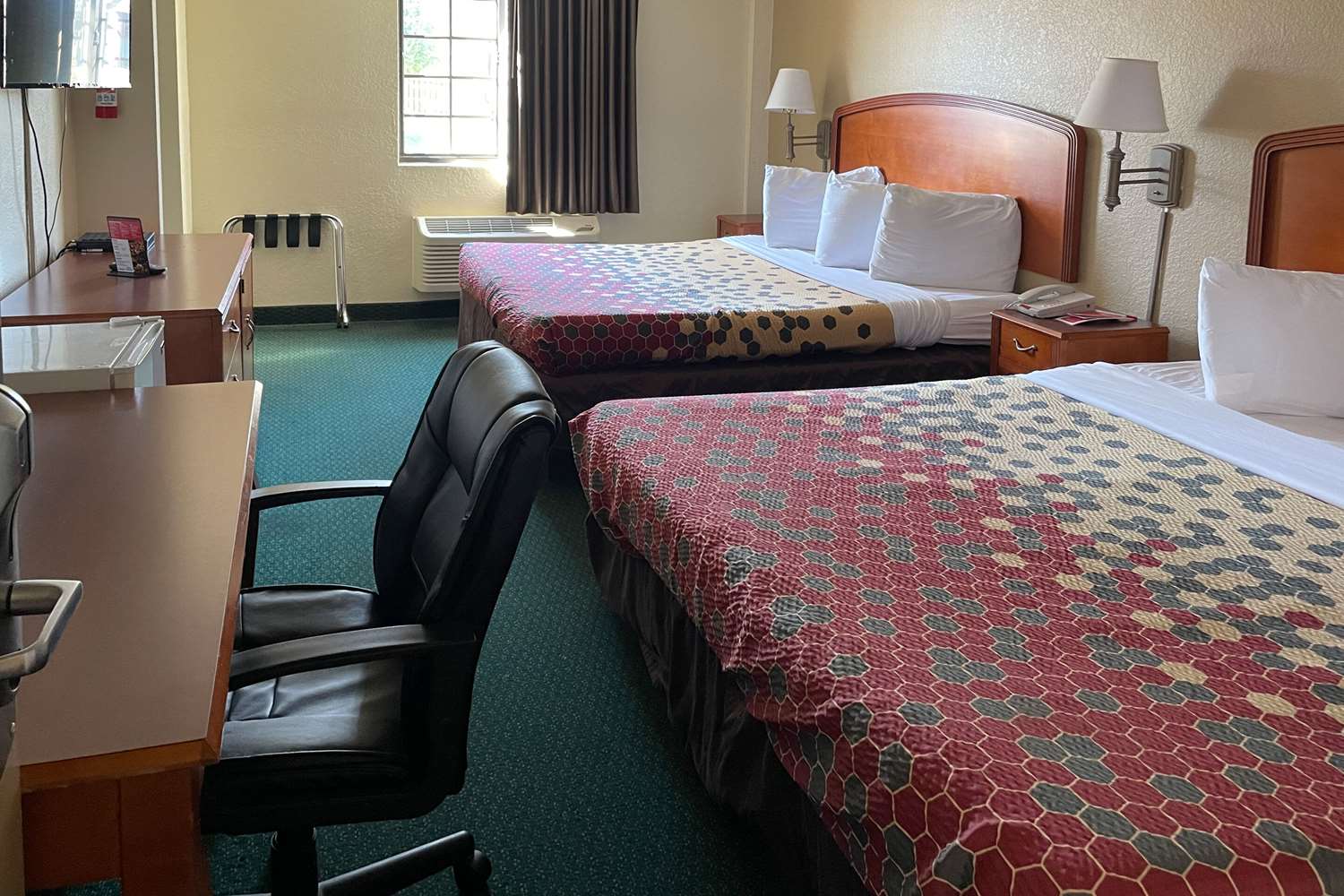 غرفة بسريرين كينج، Econo Lodge Kalamazoo MI 2/2