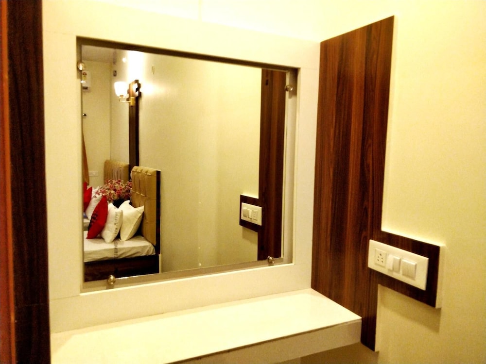 City Hotel 42/42