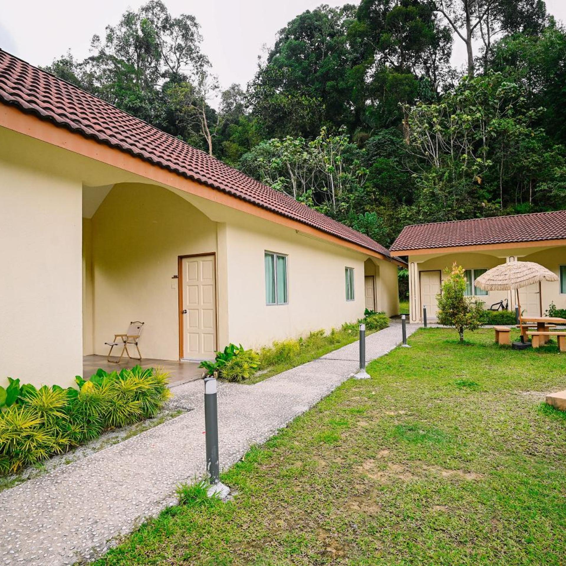 LiLLA Rainforest Retreats 56/62
