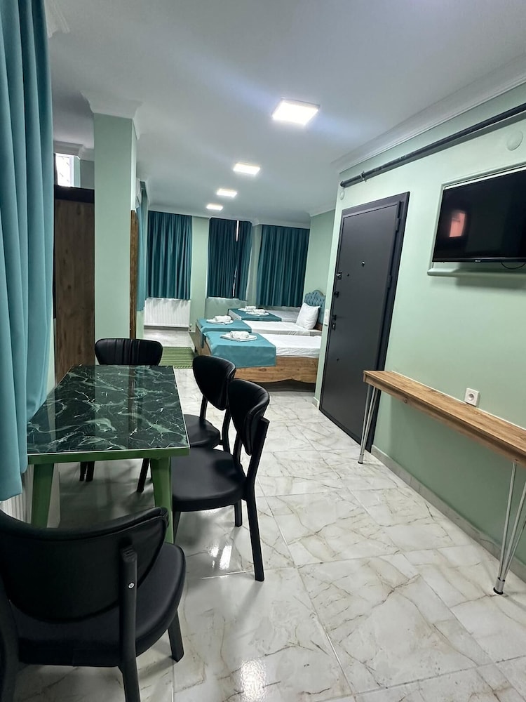Peker Hotel 35/50