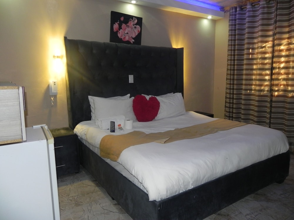 Gold Crown International Hotel 19/50