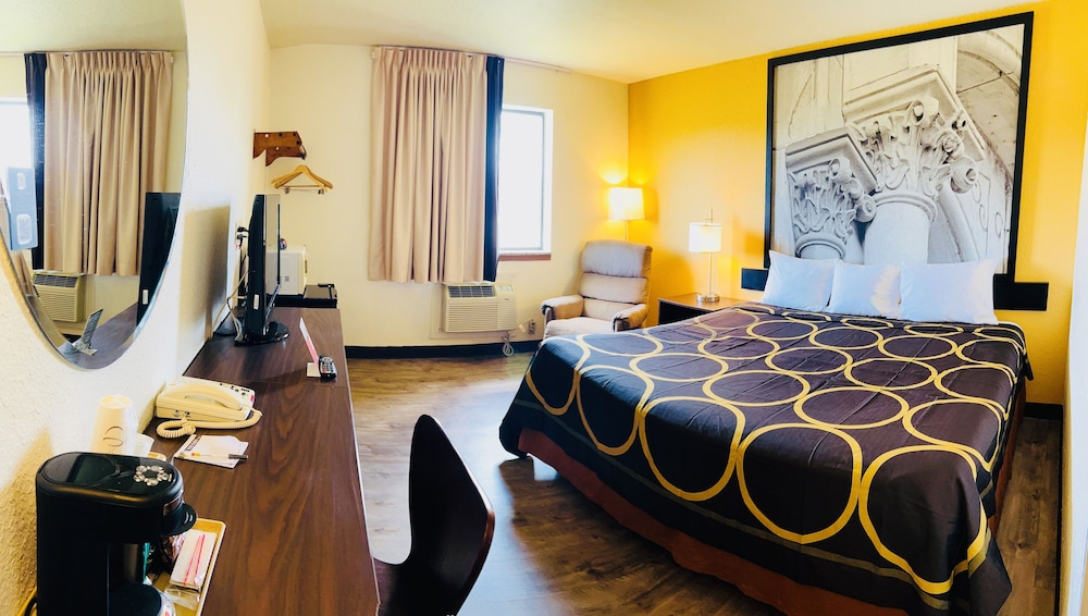 Super 8 by Wyndham Elizabethtown 18/61