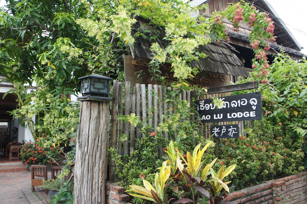 Lao Lu Lodge 84/91