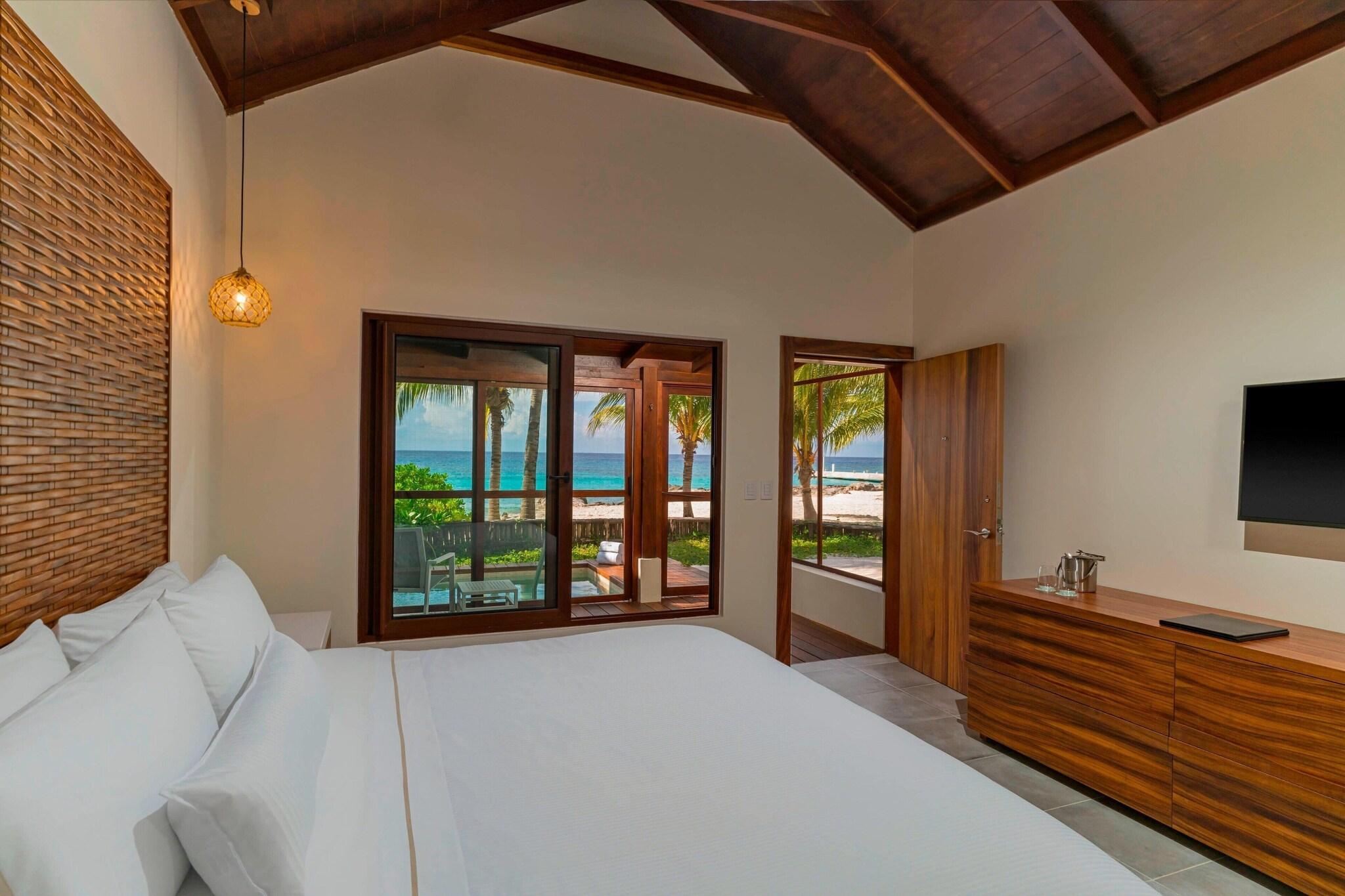 Studio, King Bed, Ocean Front