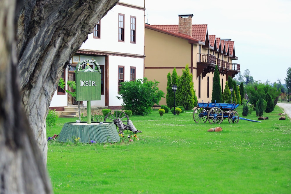 Iksir Resort Town Hotel 64/68