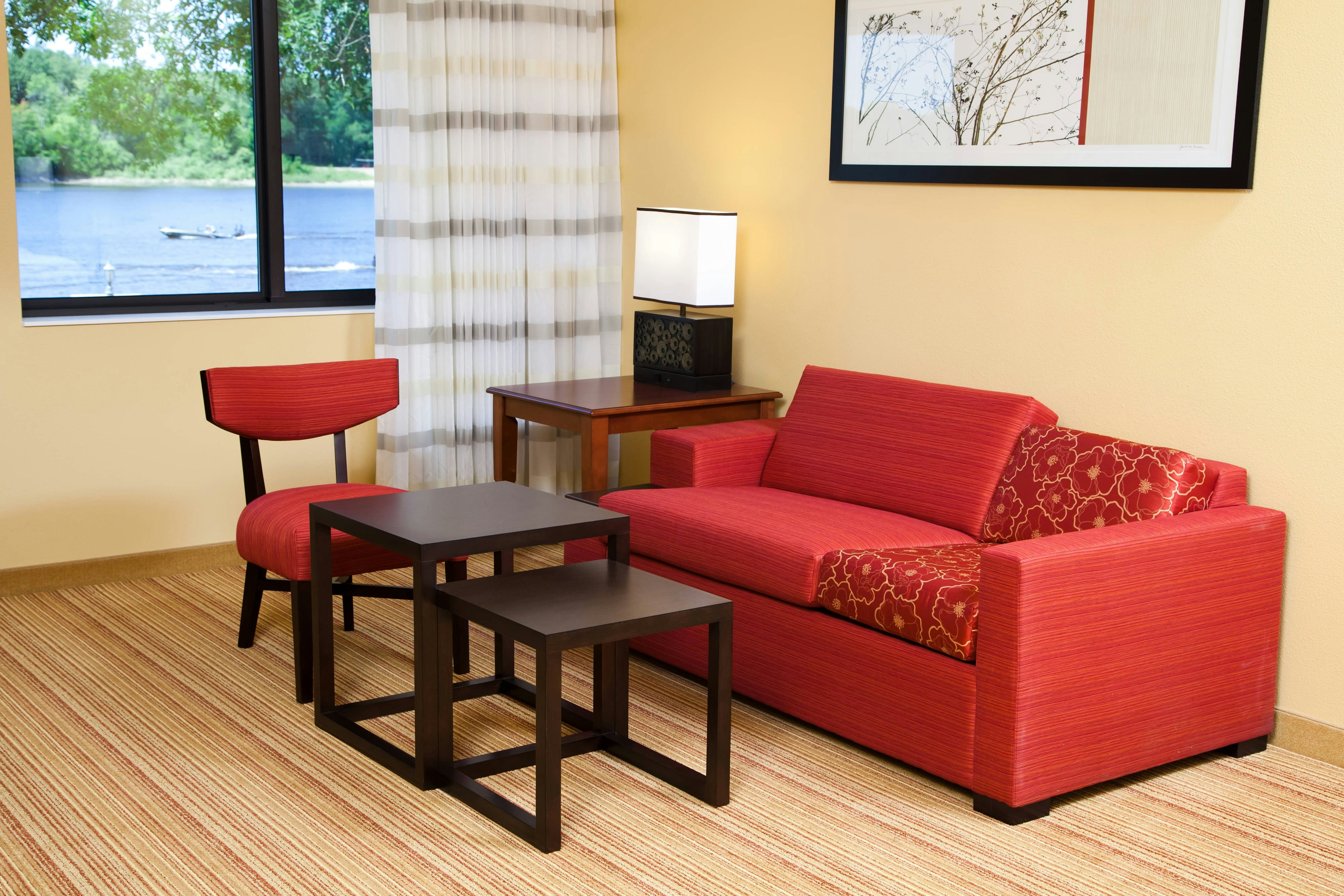 Courtyard By Marriott La Crosse 12/23