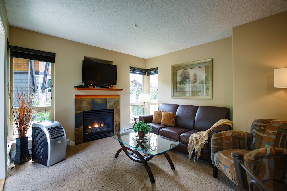 Sunrise Ridge Waterfront Resort 56/82