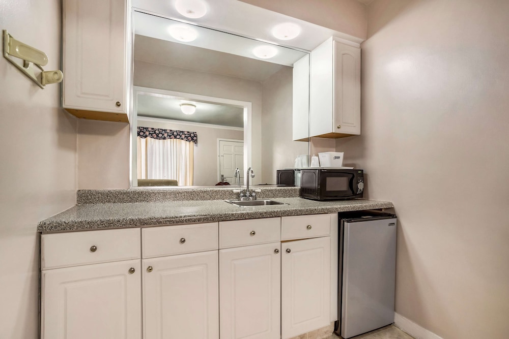Americas Best Value Inn Historic Clewiston Inn 27/56