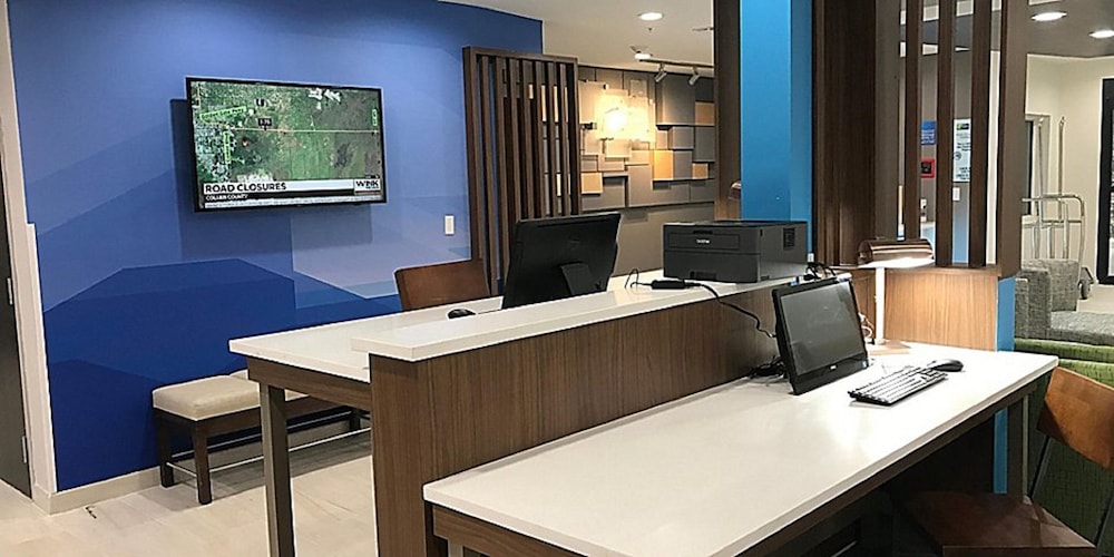Holiday Inn Express Naples South I 75 59/67