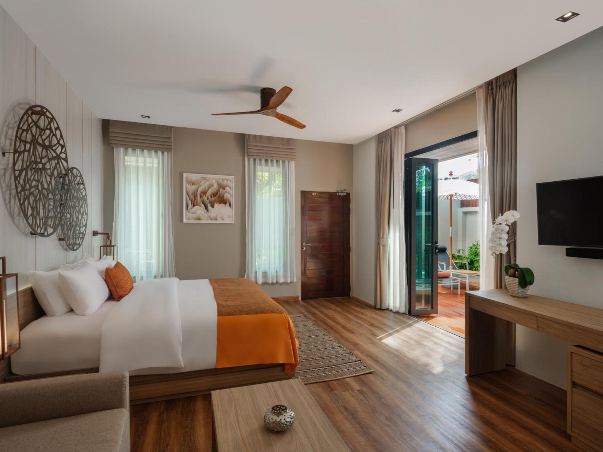 Grand, Pool, Villa