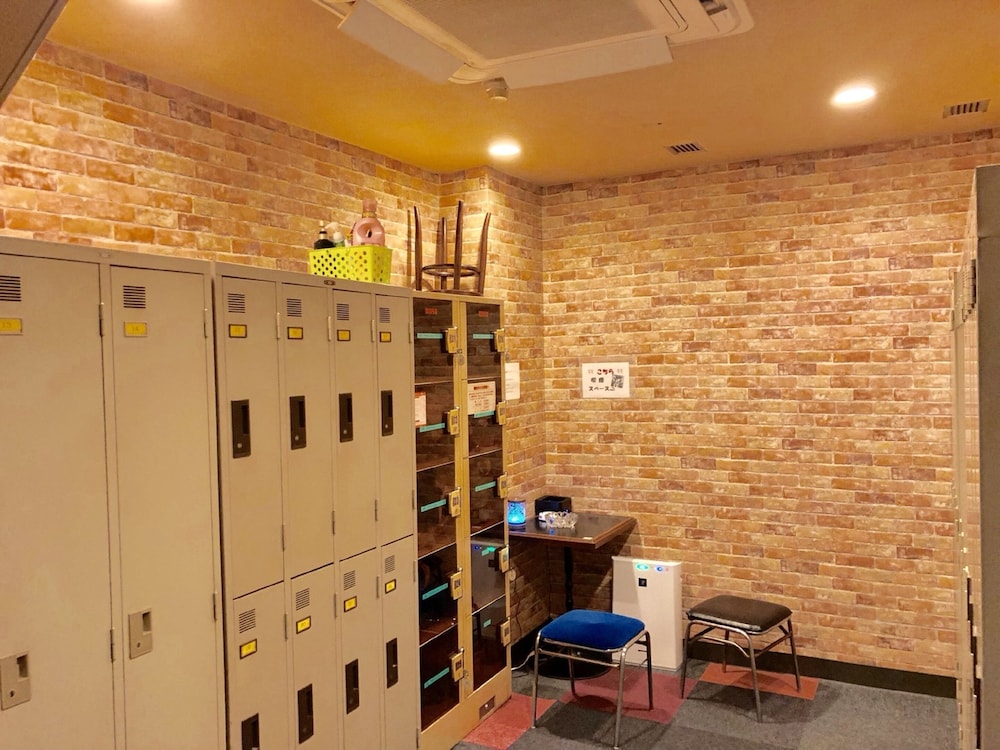 Capsule Hotel Block Room 8/49