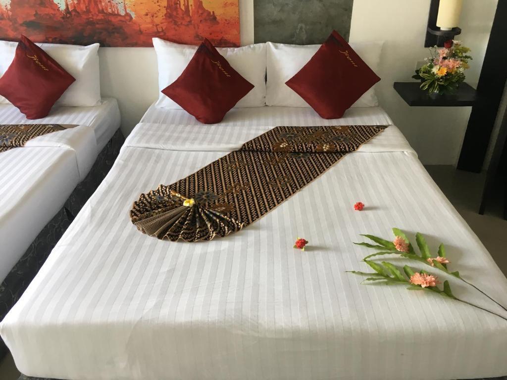 غرفة رباعية بشرفة، The Front Hotel And Apartment 2/2