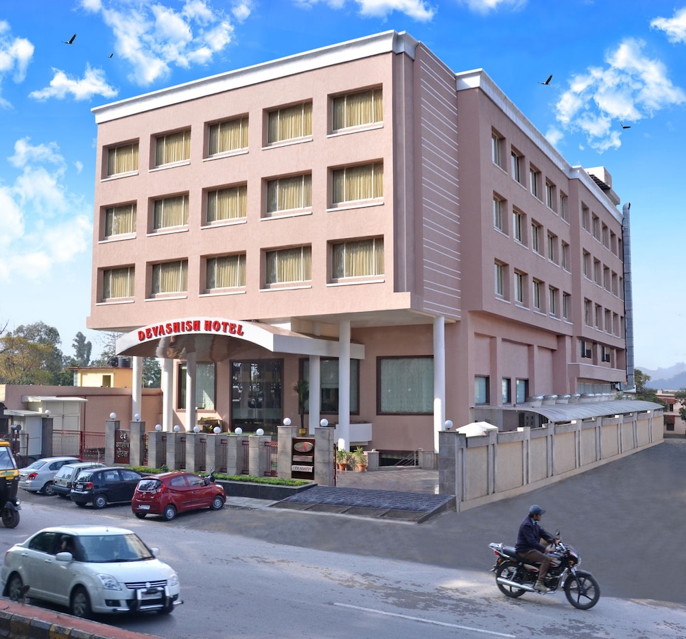 Devashish Hotel 26/27
