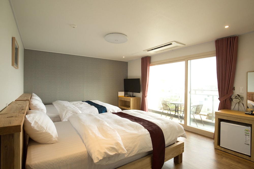 Cheonjiyeon Crystal Hotel 20/80