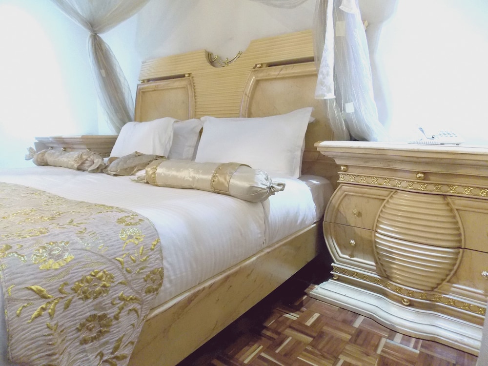 EXECUTIVE, DOUBLE BED
