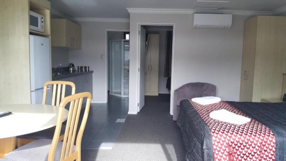Grove Park Motor Lodge 28/74