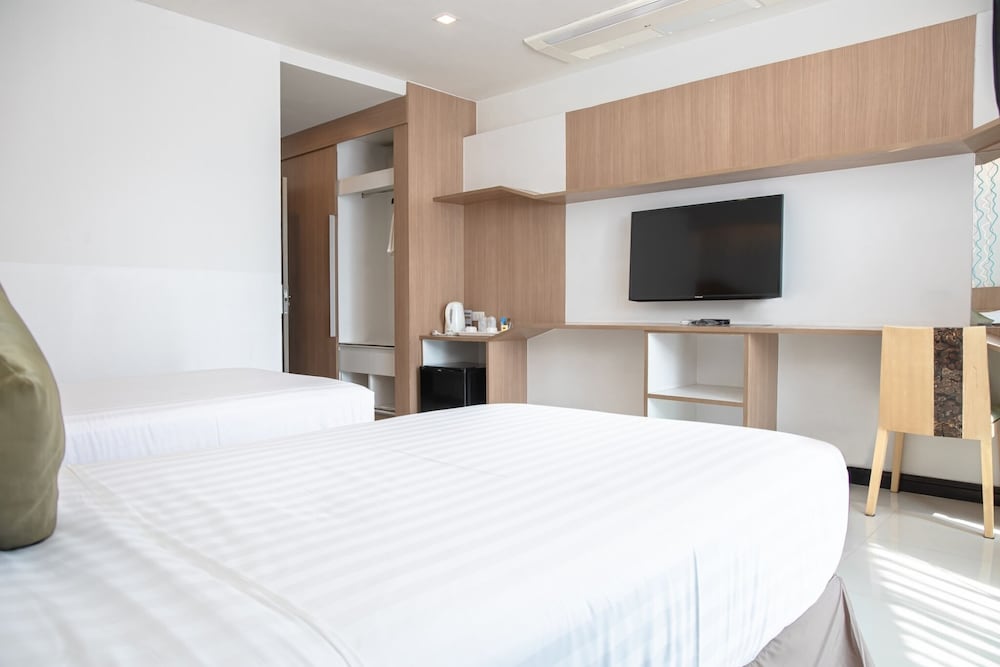 42C The Chic Hotel 12/49