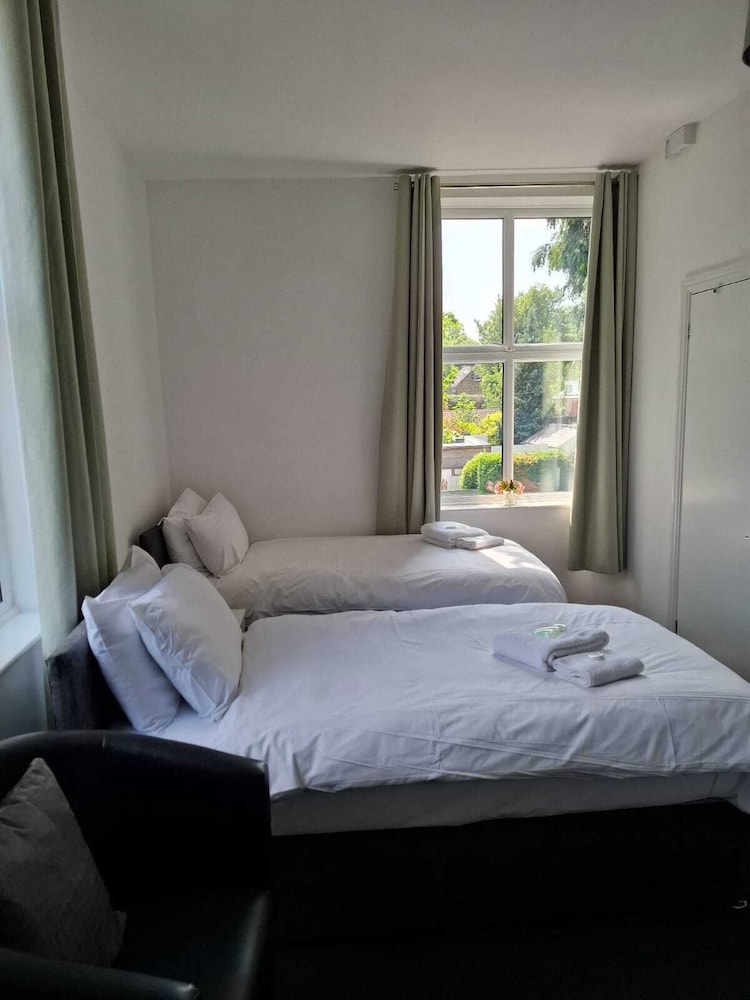 FAMILY, DOUBLE BED