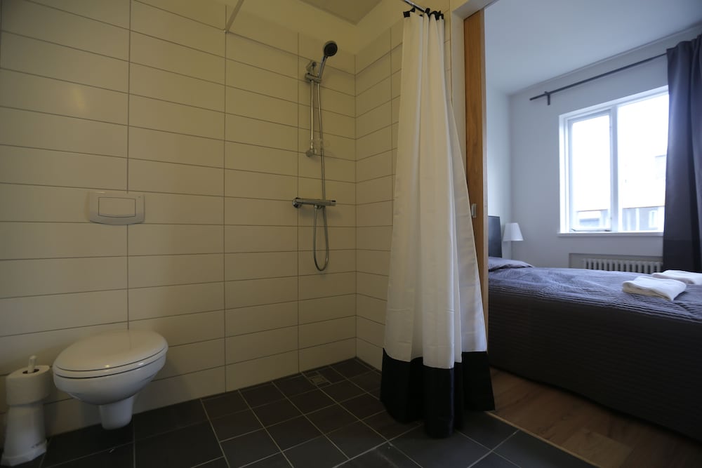 100 Iceland Hotel 20/23