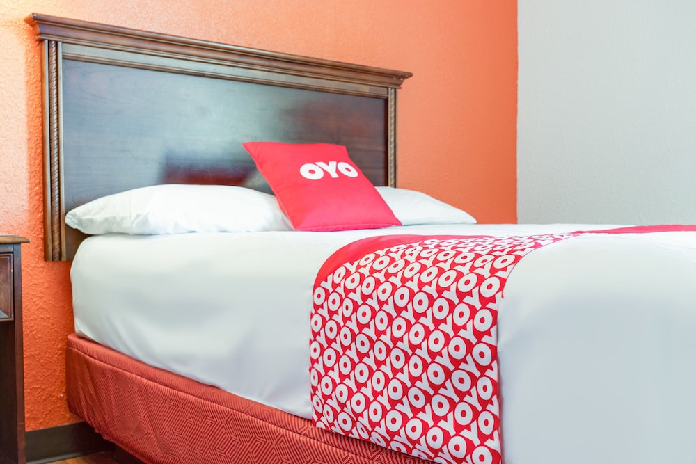OYO Hotel Mona Lake Muskegon 16/36