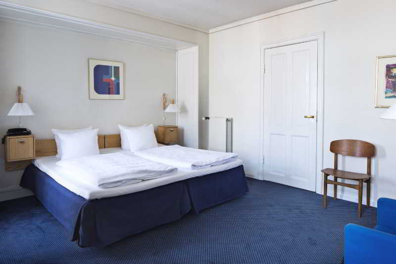Standard, Double or Twin Bed