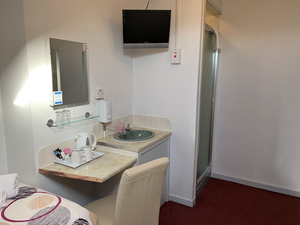 Austins Self Service Guest House 18/20