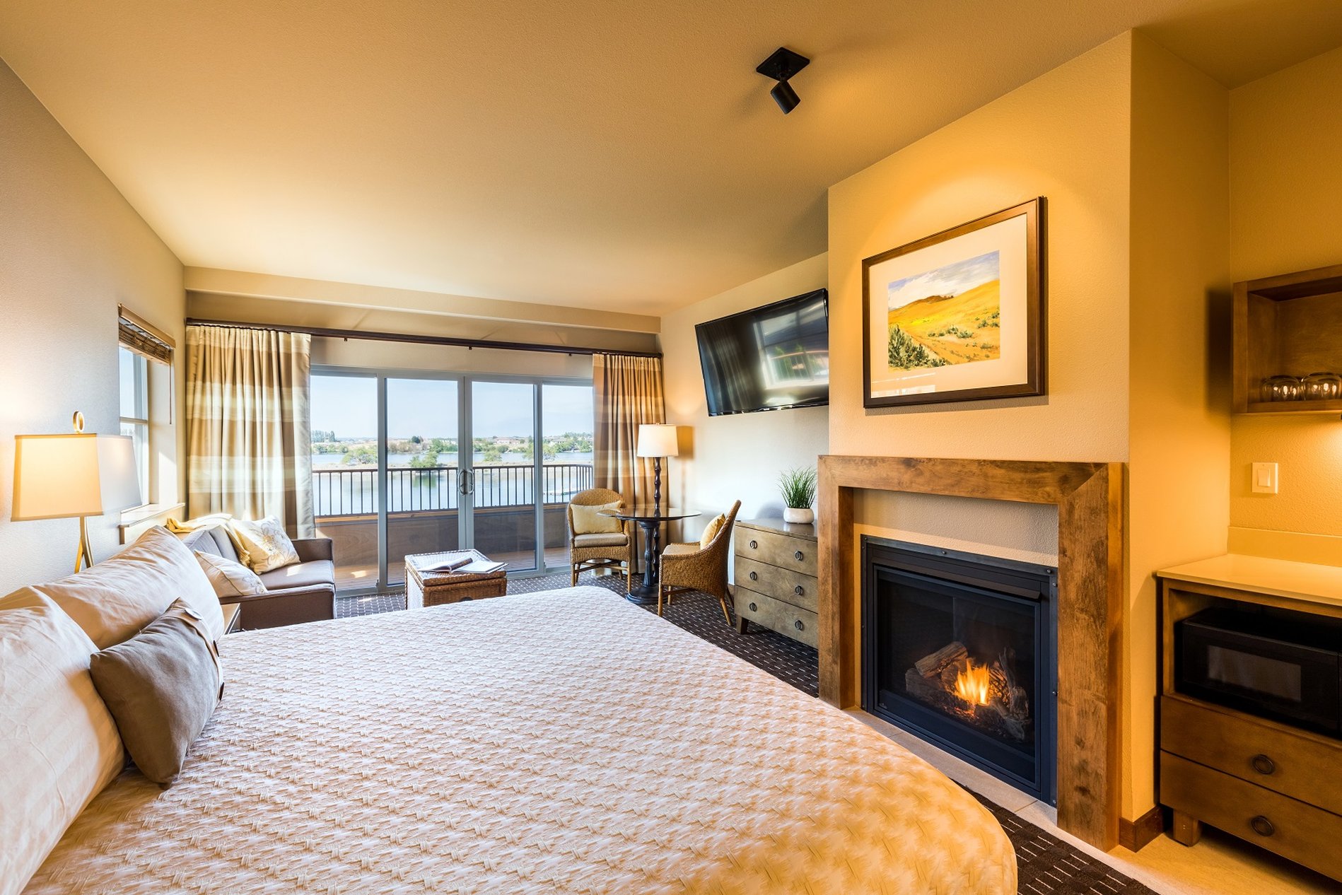 Room, King Bed, River Front, Corner
