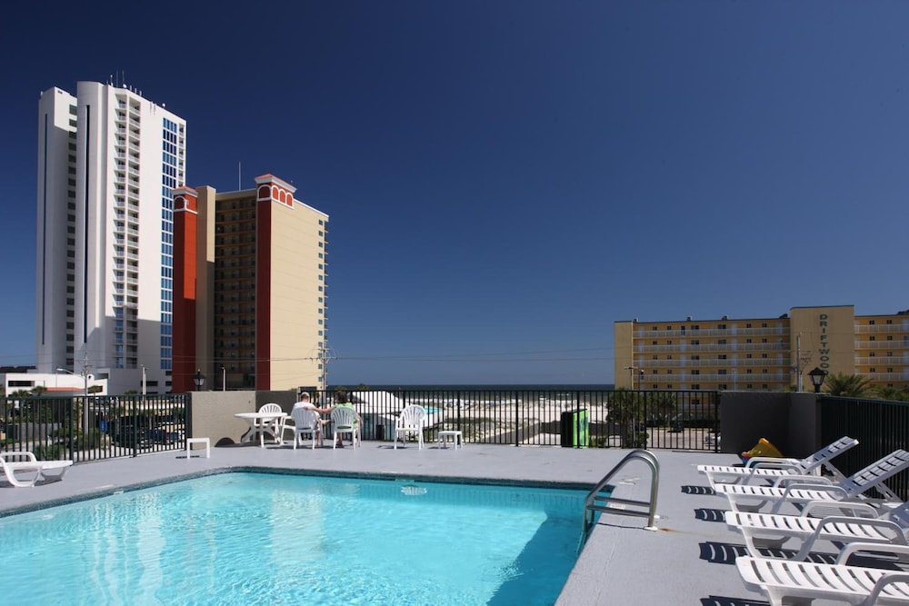 Beachside Resort Hotel 32/38