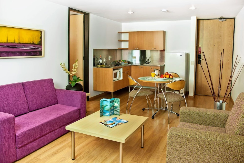 Novelty Suites Hotel 46/77