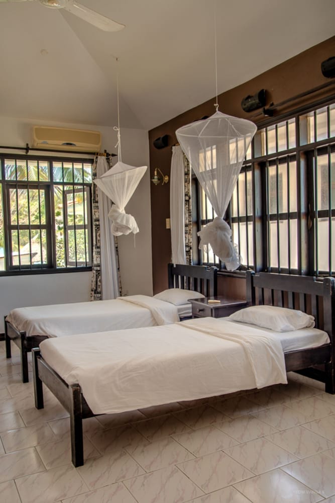 Bahari Dhow Beach Villas 21/61