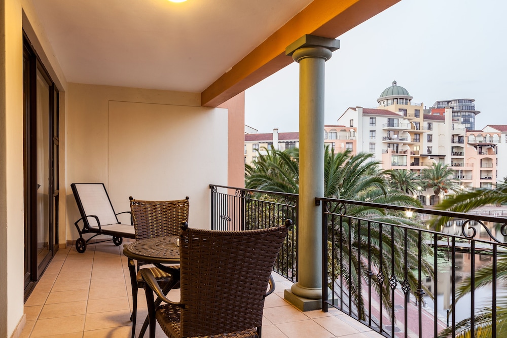 Cape Town City Accommodation the Island Club 44/69