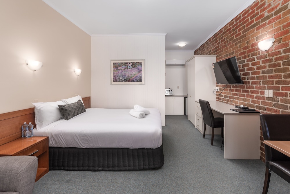 DELUXE, DOUBLE BED
